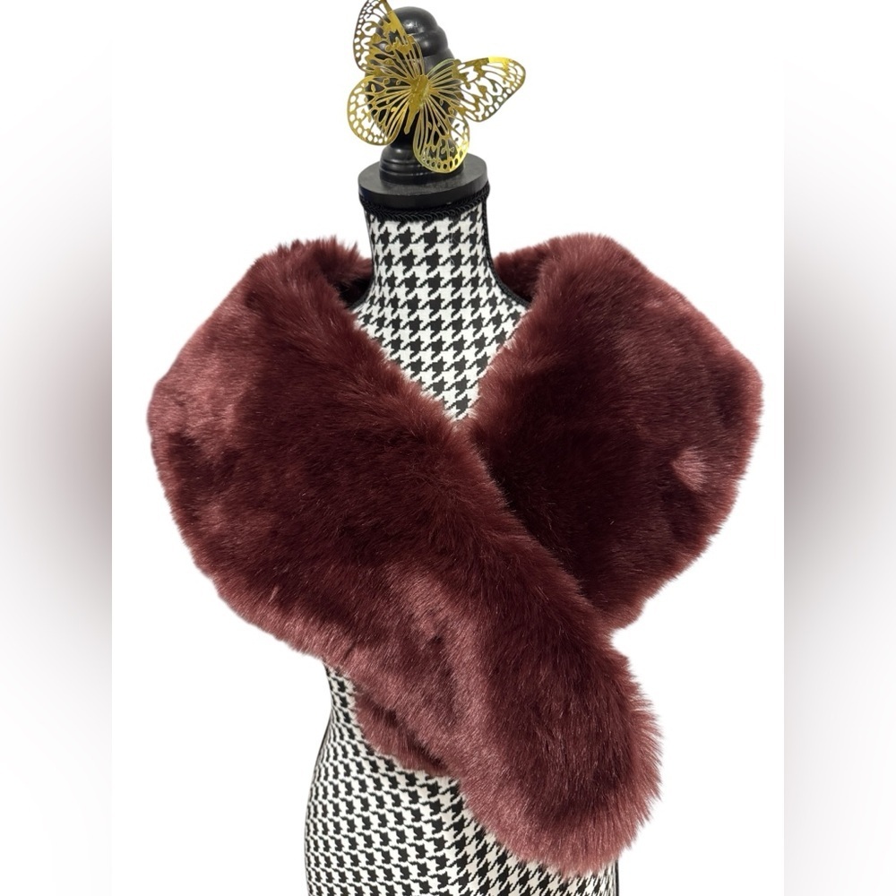 Women’s Elegant Faux Fur Stole in Rich Burgundy